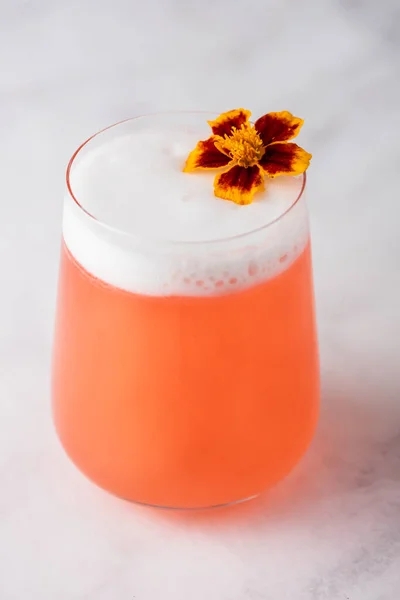 Grapefruit Mocktail Marigold Flower — Stock Photo, Image