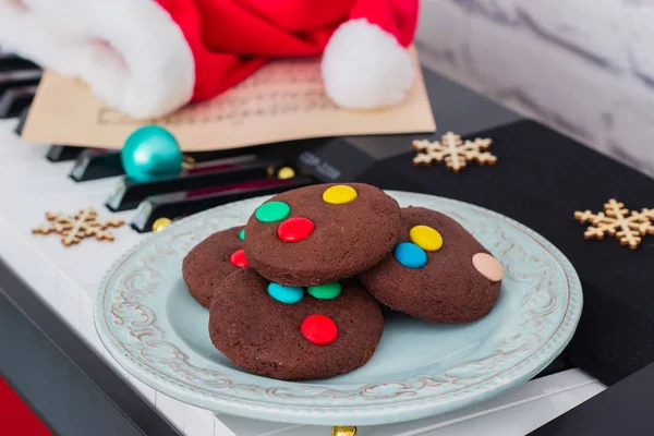 Christmas cookies on piano. — Stock Photo, Image