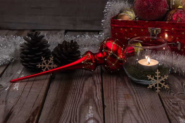 Composición de Navidad sobre fondo de madera . — Foto de Stock