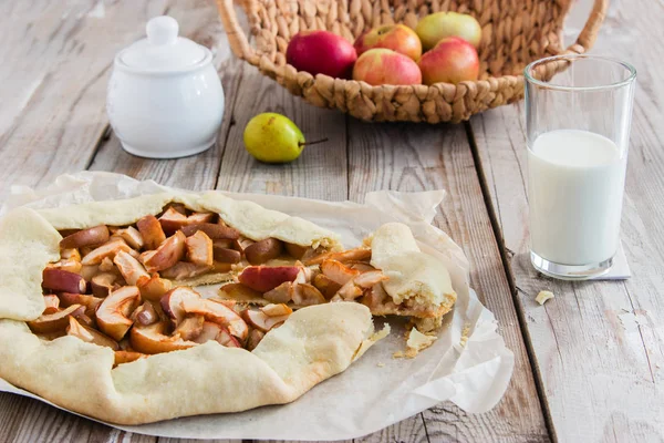 Смешанные Apple и Berry Galette . — стоковое фото