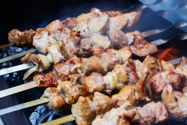 Mangal Şiş üzerinde