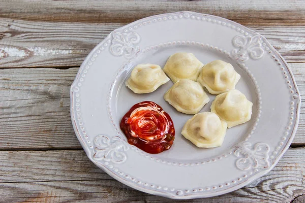 Russisk pelmeni kød Dumplings . - Stock-foto