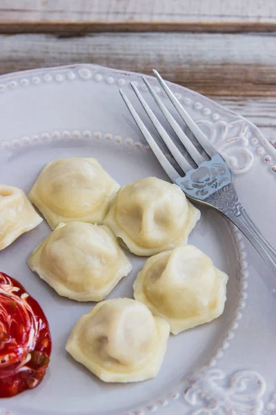 Russian pelmeni meat dumplings. — Stock Photo, Image