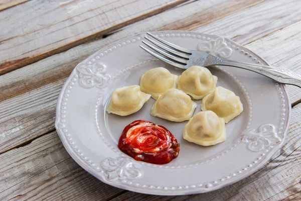 Russian pelmeni meat dumplings. — Stock Photo, Image