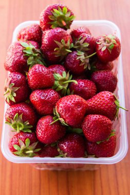 Çilek kahverengi arka plan.