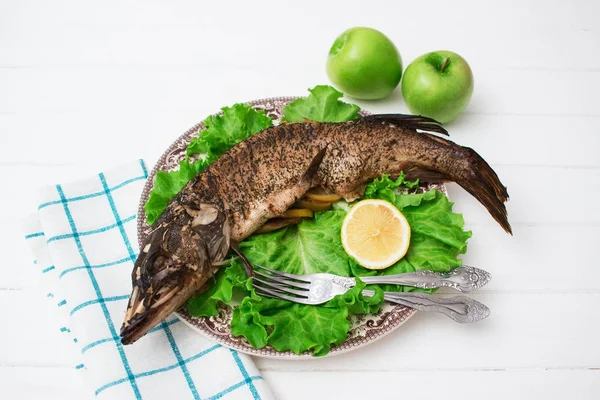 Peixe picante assado frisee verde — Fotografia de Stock