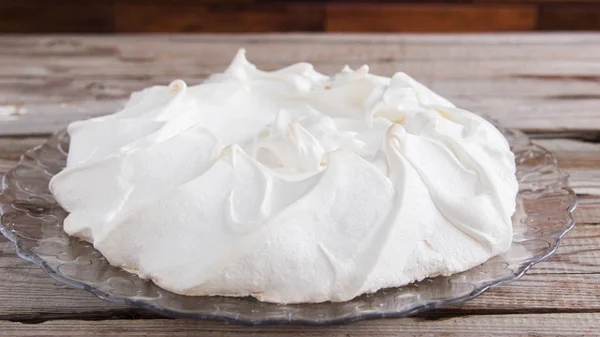 Tarta Pavlova blanca como la nieve . —  Fotos de Stock