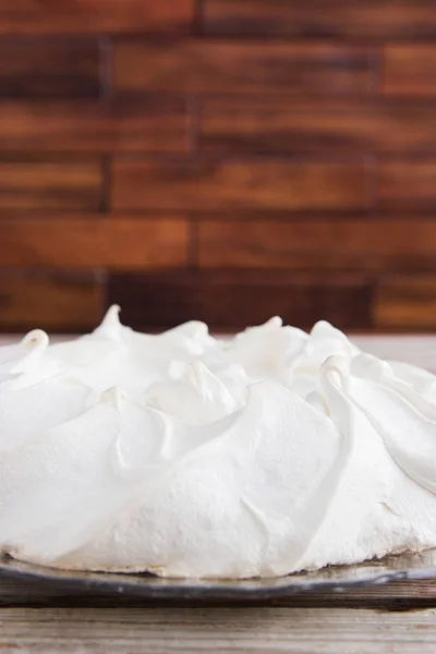 백설 아름 다운 파블로 케이크. — 스톡 사진