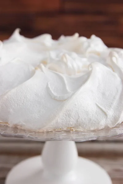 Schneeweiße schöne Pavlova Kuchen. — Stockfoto