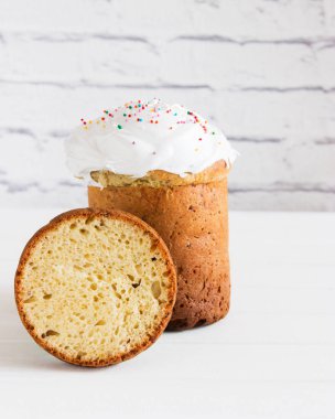 Rus Paskalya ekmek swiss beze yuvarlak kesim..