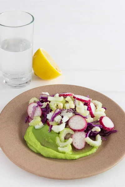 Sağlıklı renkli gıda bukalemun salata.