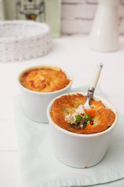 Tavuk geleneksel pot payları.