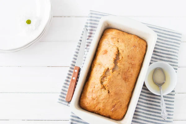 Zitronenkuchen gestreifte Serviette. — Stockfoto