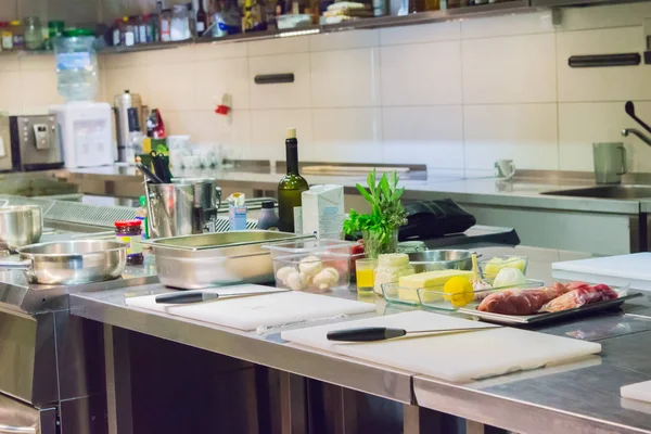 Werkplek restaurant keuken. — Stockfoto