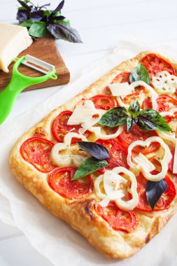 Kırmızı iç pizza.