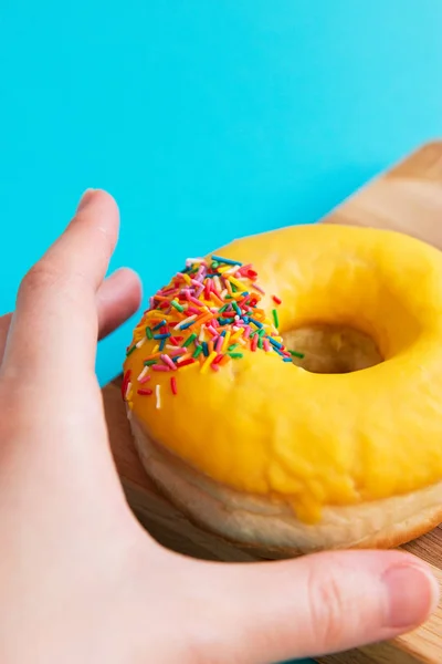 Kavrulmuş Amerikan donut — Stok fotoğraf