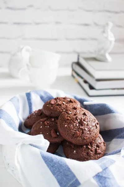 Biscoitos de chocolate sal marinho . — Fotografia de Stock
