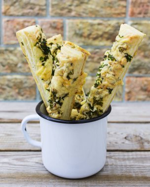 Peynir maydanoz puf böreği şerit.