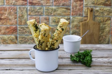 Peynir maydanoz puf böreği şerit.