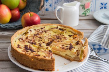 Elma tart kurabiye hamur tablo.