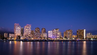Waikiki beach manzarası, gece