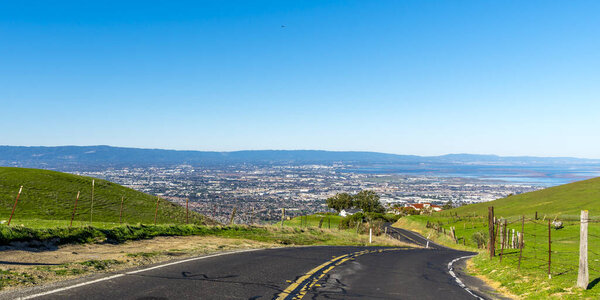 Вид с воздуха на Силиконовую долину, залив Сан-Франциско, США
.
