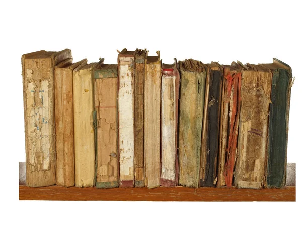 Mycket gamla och slitna böcker på en trähylla isolerade på vit baksida — Stockfoto