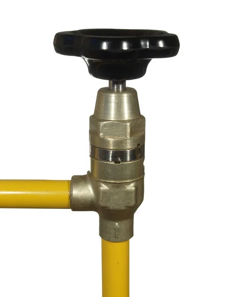 Vattenkran med svart handtag och gula rör isolerade på vita b — Stockfoto