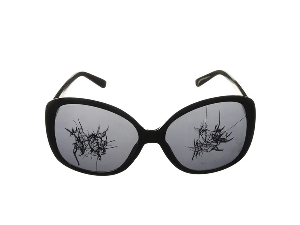 Okulary Przeciwsłoneczne Czerni Rozbitymi Okularami Białym Tle — Zdjęcie stockowe