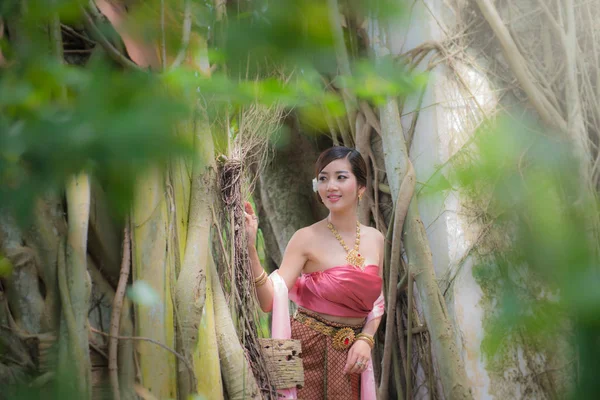 Moda vestido tailandés —  Fotos de Stock