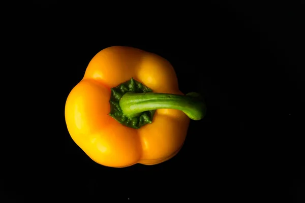 Chiudi Sweet Pepper su nero — Foto Stock