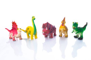 Dinazor oyuncağı beyazda izole edilmiş