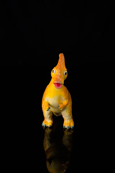 Brinquedo de dinossauro isolado em preto — Fotografia de Stock