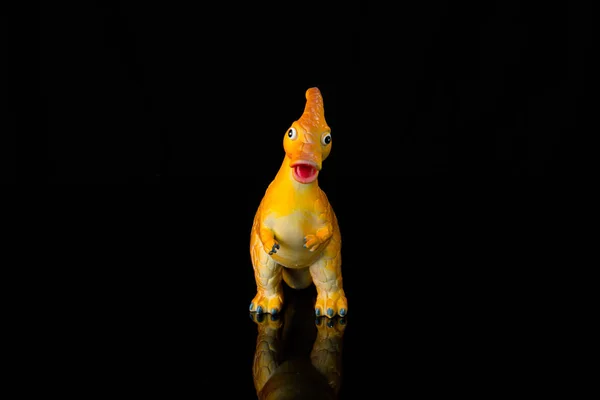 Brinquedo de dinossauro isolado em preto — Fotografia de Stock