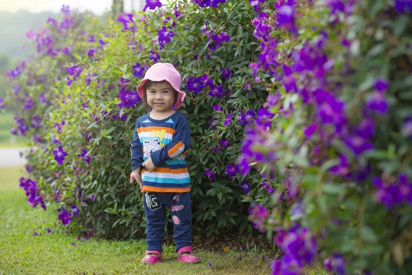 Little toddler in garden — Stock Photo, Image