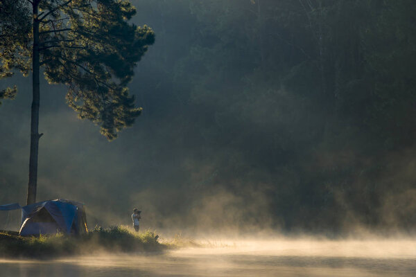 Man wiht camera is shoot in Pang Ung Lake