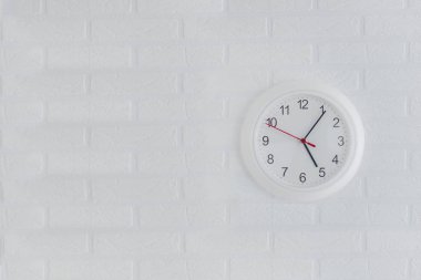 Beyaz modern analog saat