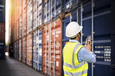 Foreman'ın denetim kapsayıcılarını kutusu kargo yükleme