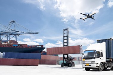 kap kargo yük gemi içinde shipya vinç bridge çalışma ile