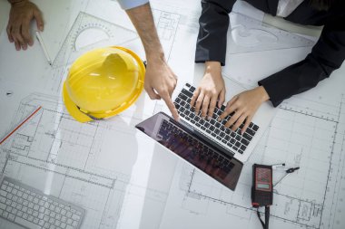 Mimari proje için mühendis toplantısı resmi