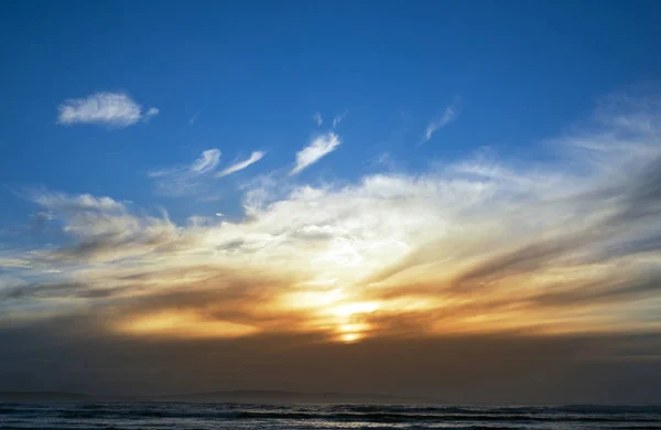 Прекрасное небо над пляжем — стоковое фото