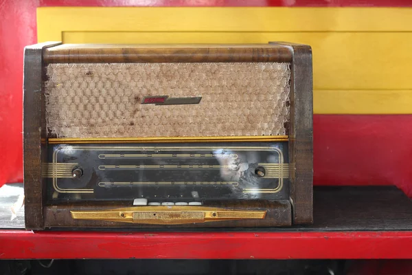 Vintage ραδιοφωνικός δέκτης 1960 έτος — Φωτογραφία Αρχείου