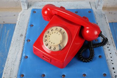 Retro tarzı: telefonlar - kırmızı retro telefon