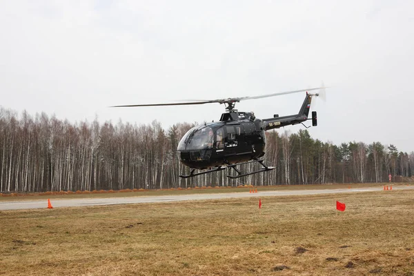 Flygplan - svart helikopter Ryska cupen — Stockfoto