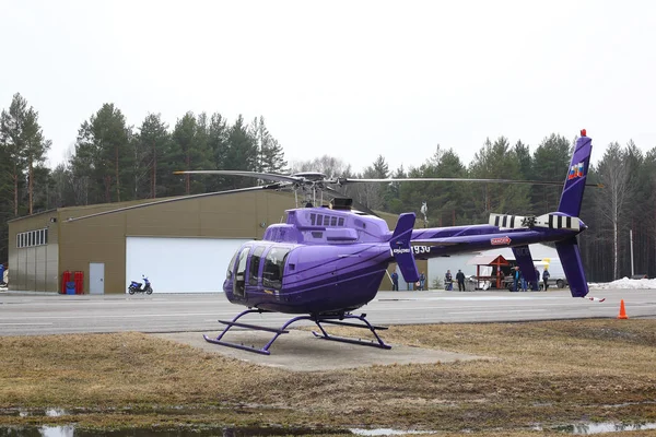 Aeromobile - Campana viola dell'elicottero — Foto Stock