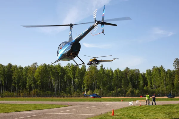 Aeromobili - elicotteri Blue Robinson e Mi-2 Russian Sport Cup — Foto Stock