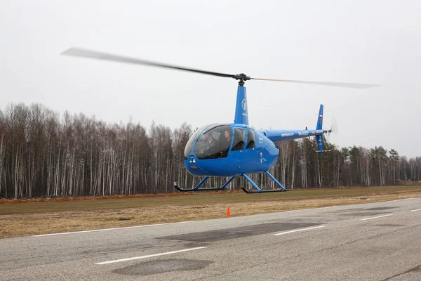 Aircraft - Blue small Robinson helicopter Russian Sport Cup — Stock Photo, Image