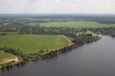 Havadan görünümü - Rus meadows nehir Volga ve alanları