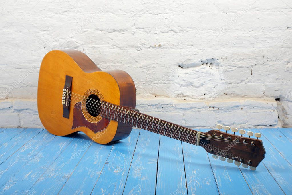 Musical instrument - Twelve-string acoustic guitar white brick b