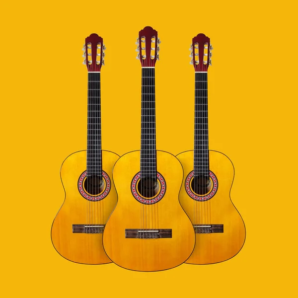Instrumento musical - Tres Guitarra clásica de fondo amarillo — Foto de Stock
